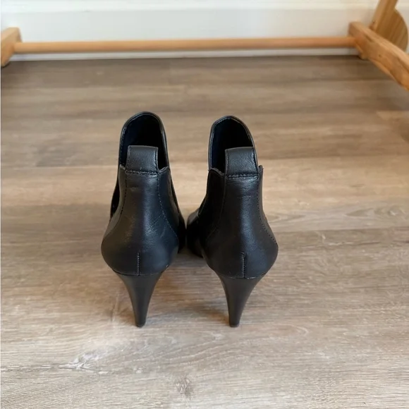 Vince Camuto Elegant Black Leather Women's Peep-Toe Booties - Picture 2 of 3